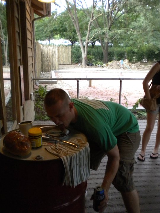 224517_718351421401_2526369_n